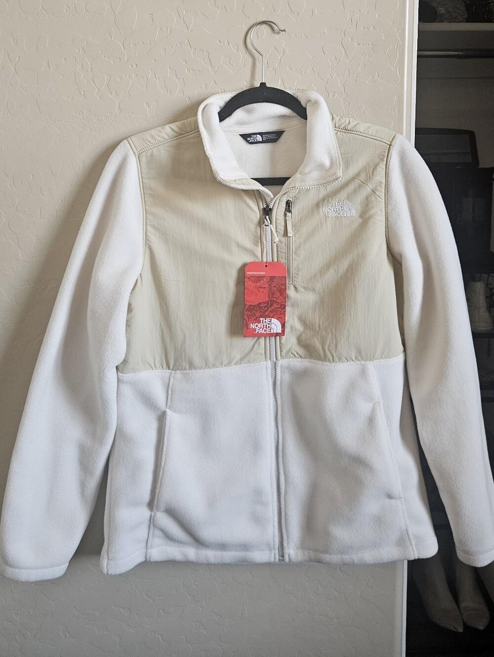 NWT: North Face Women's Highest Peak Fleece Jacket - Size Medium - White/Gravel